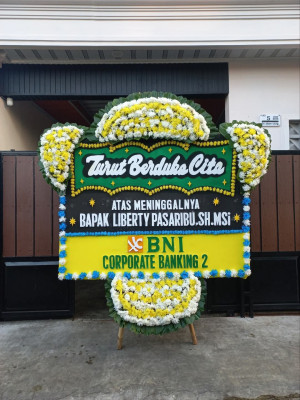 Papan Bunga Duka di Mertak Tombok