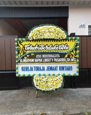 Papan Bunga Duka di Mertak Tombok